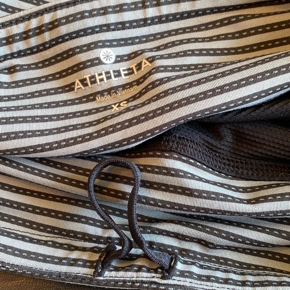 New condition Athleta skort stretch gray and black stripes with built it shorts - Picture 6 of 8